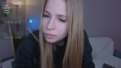 Snapshot of el1s_evans chatting on 04/28/26, 10:20 please read my bio there is information about private shows and about my personality online show from 04/28/26, 10:20