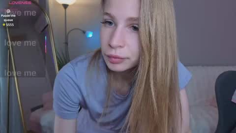Snapshot of el1s_evans chatting on 05/12/26, 10:01 please read my bio there is information about private shows and about my personality online show from 05/12/26, 10:01