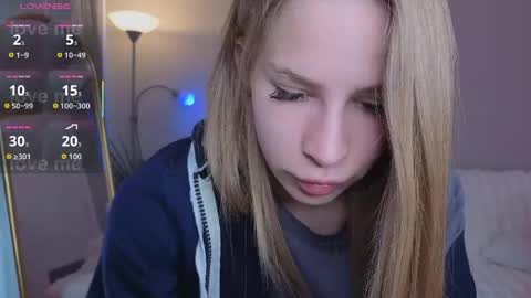 Snapshot of el1s_evans chatting on 05/15/26, 11:06 please read my bio there is information about private shows and about my personality online show from 05/15/26, 11:06