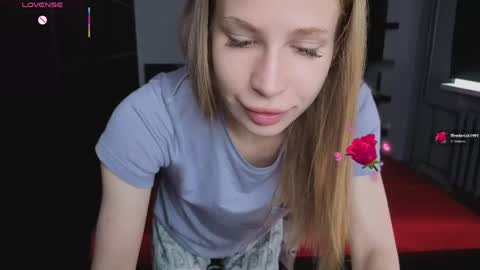 Snapshot of el1s_evans chatting on 05/23/26, 08:07 please read my bio there is information about private shows and about my personality online show from 05/23/26, 08:07
