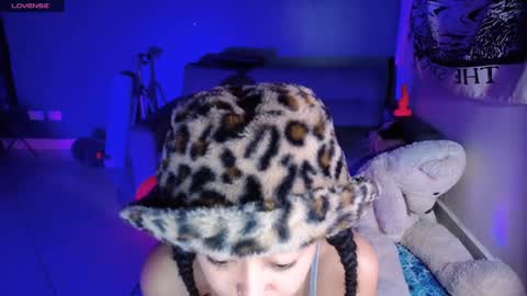 Ela  Help me reach 100 thumbs up online show from 01/03/25, 02:43