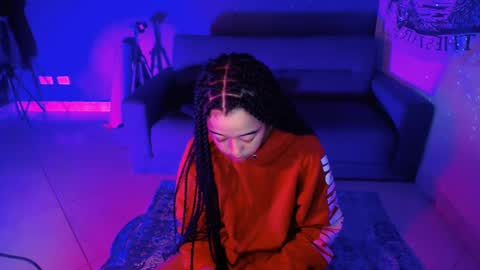 Ela  Help me reach 100 thumbs up online show from 01/12/25, 09:19