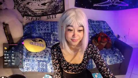 Ela  Help me reach 100 thumbs up online show from 02/15/25, 01:42