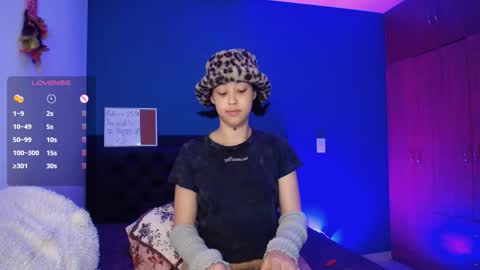 Ela  Help me reach 100 thumbs up online show from 10/07/25, 06:43