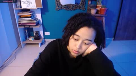 Ela  Help me reach 100 thumbs up online show from 10/28/25, 11:51