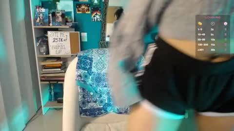 Ela  Help me reach 100 thumbs up online show from 11/10/25, 01:04