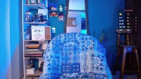 Ela  Help me reach 100 thumbs up online show from 11/17/25, 06:52