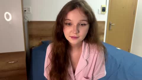 Snapshot of ela_wish chatting on 06/22/26, 06:38 Ela online show from 06/22/26, 06:38
