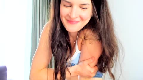 Ela online show from 01/12/25, 12:23