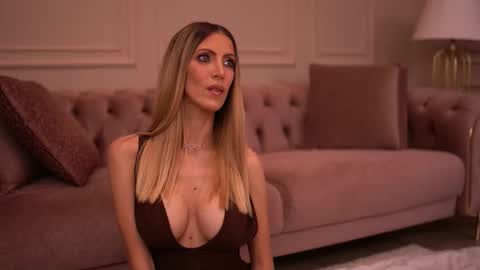 Ella online show from 10/24/25, 04:31