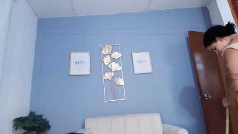 Snapshot of elah_sophia2 chatting on 10/16/25, 01:28 elah_sophia2 online show from 10/16/25, 01:28