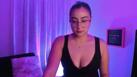 Snapshot of elaia222 chatting on 10/22/25, 03:51 Elaia online show from 10/22/25, 03:51