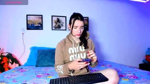 Snapshot of elaia_franc chatting on 11/14/25, 07:12 Elaia franco online show from 11/14/25, 07:12