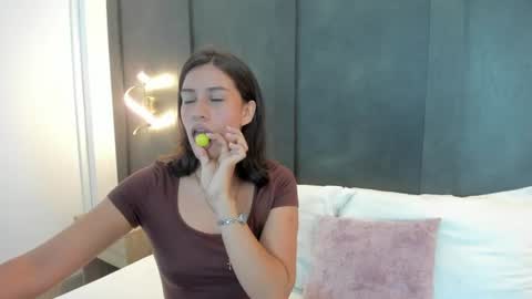 E L A I A online show from 08/06/26, 07:27