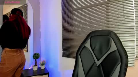 Elaia online show from 02/17/25, 01:10