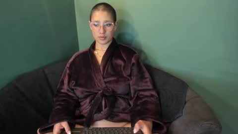 elaine87_ online show from 09/12/25, 08:14