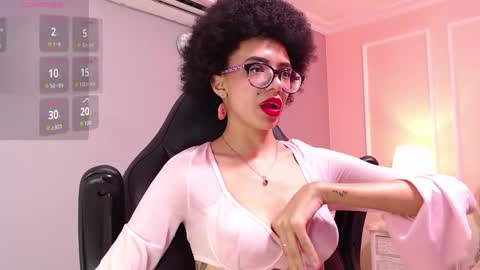 Snapshot of elainelaurent chatting on 05/23/26, 02:50 ElaineLaurent online show from 05/23/26, 02:50