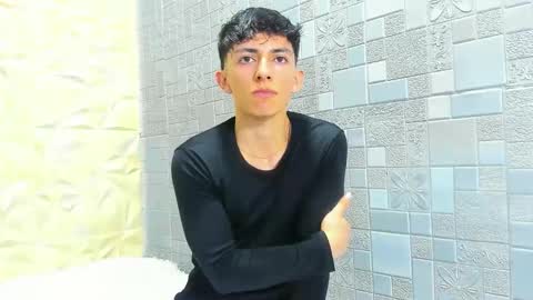 Elan Giralon online show from 11/11/25, 10:21