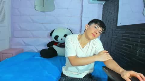 Elan Giralon online show from 11/25/25, 10:54