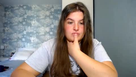 Snapshot of elanis_blair chatting on 05/07/26, 03:06 Elanis online show from 05/07/26, 03:06