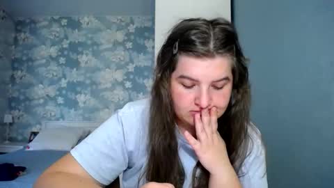 Snapshot of elanis_blair chatting on 05/11/26, 04:04 Elanis online show from 05/11/26, 04:04