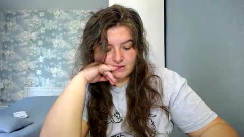 Snapshot of elanis_blair chatting on 05/19/26, 12:00 Elanis online show from 05/19/26, 12:00