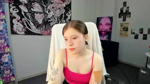 Snapshot of elara_irving chatting on 07/05/26, 03:02 Elly online show from 07/05/26, 03:02