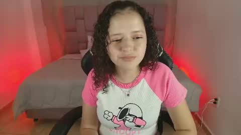 Snapshot of elara_rosee chatting on 07/25/26, 08:50 ELARA online show from 07/25/26, 08:50