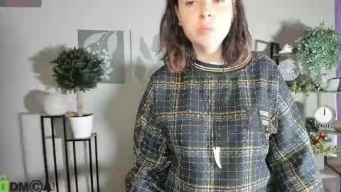 Snapshot of elara_starfall chatting on 07/07/26, 07:23 Marta online show from 07/07/26, 07:23