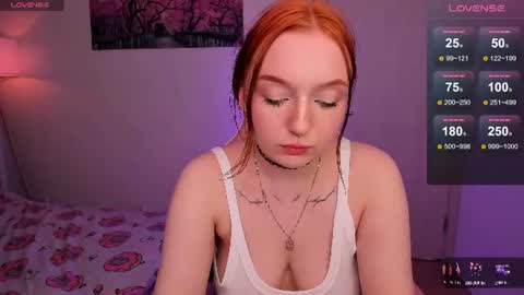 Snapshot of elarahex chatting on 06/25/26, 08:24 Elara online show from 06/25/26, 08:24