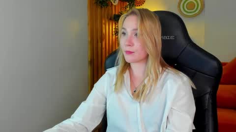 elaravoltage online show from 04/21/26, 07:39