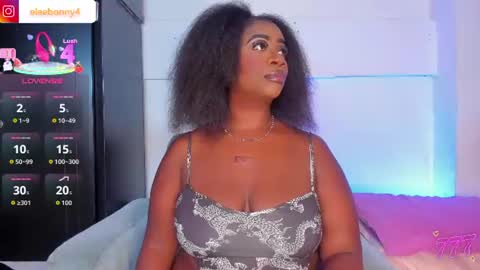 Snapshot of elawalker1 chatting on 07/14/26, 04:39 Ela online show from 07/14/26, 04:39