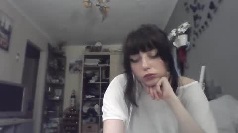 Snapshot of elaynetanton chatting on 07/21/26, 04:37 Lia online show from 07/21/26, 04:37