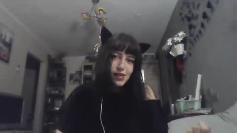 Snapshot of elaynetanton chatting on 07/22/26, 12:24 Lia online show from 07/22/26, 12:24