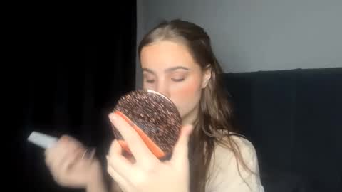 Snapshot of eleanorolaes chatting on 02/26/26, 03:33 Kelly online show from 02/26/26, 03:33