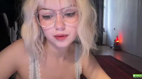Snapshot of electric_woman chatting on 07/17/26, 01:29 Aleksa online show from 07/17/26, 01:29