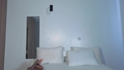 Snapshot of elegant_ebony chatting on 10/21/25, 08:15 Nika online show from 10/21/25, 08:15