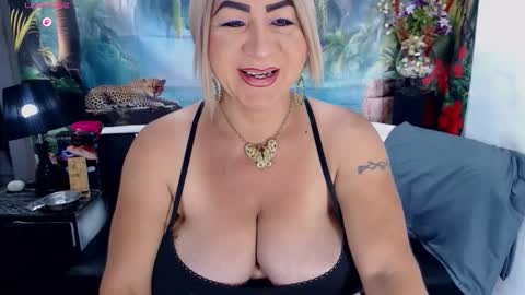 XIOMY   give LIKE on my page online show from 10/12/25, 12:04
