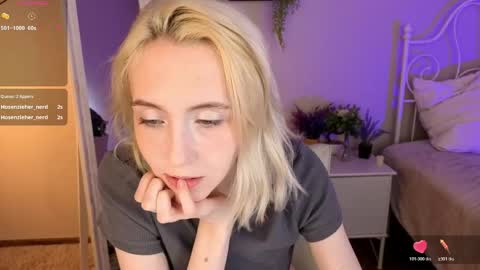 Snapshot of elen__moore chatting on 05/05/26, 05:26 Elen online show from 05/05/26, 05:26