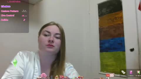 Snapshot of elena_maeer chatting on 05/19/26, 06:25 Elena online show from 05/19/26, 06:25
