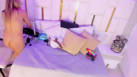 Elena online show from 04/10/26, 07:29