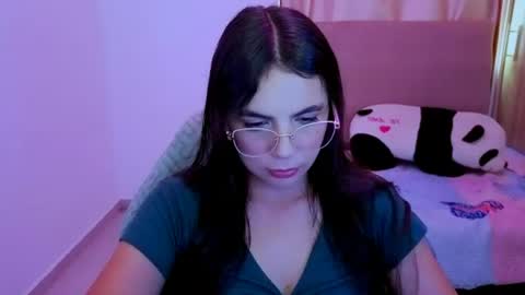 Snapshot of elenna_hotx chatting on 06/15/26, 06:32 agnes online show from 06/15/26, 06:32