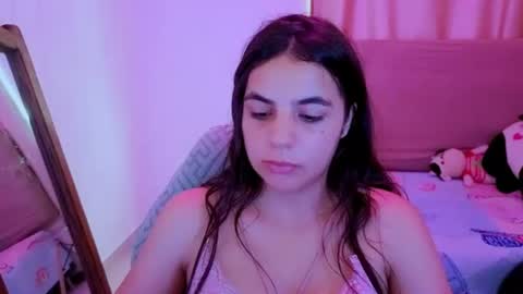 Snapshot of elenna_hotx chatting on 06/18/26, 07:18 agnes online show from 06/18/26, 07:18