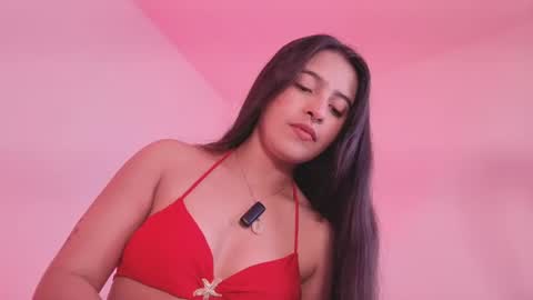 Snapshot of elenna_salvatoree chatting on 07/22/26, 01:25 Elena online show from 07/22/26, 01:25