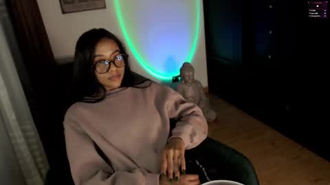 Elenna online show from 12/24/24, 12:44