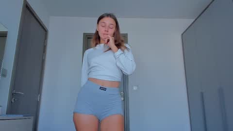 Eleonora online show from 02/11/25, 08:15