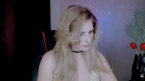 Elli online show from 10/09/25, 05:38