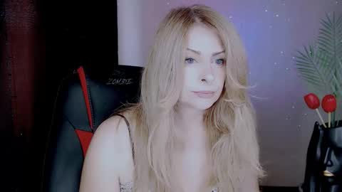 Elli online show from 10/12/25, 06:12