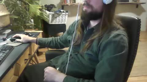 Snapshot of elephantfox chatting on 12/13/24, 04:33 fox online show from 12/13/24, 04:33