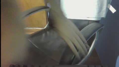 Snapshot of eleutheri4 chatting on 02/14/25, 04:58 xtal online show from 02/14/25, 04:58